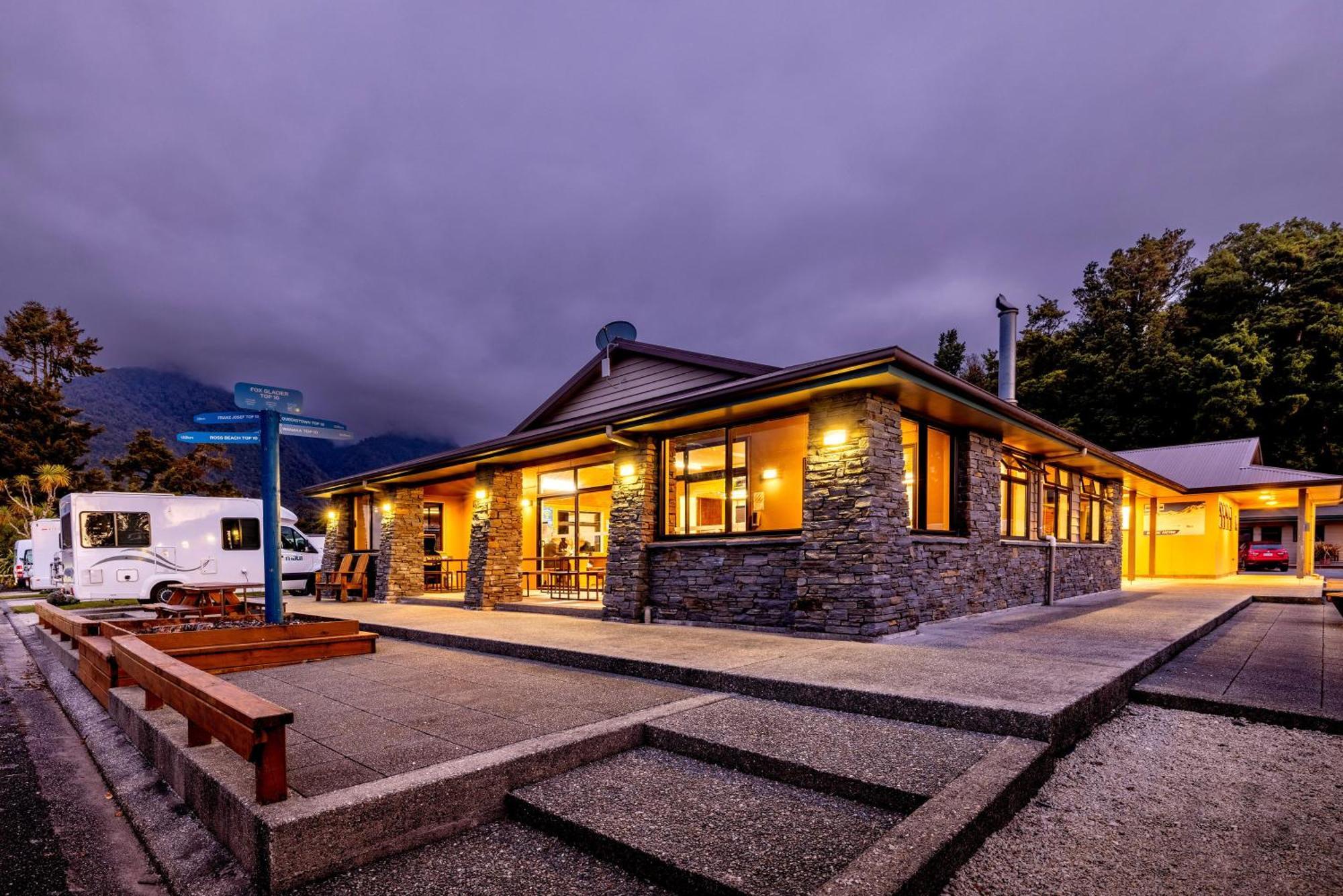 Fox Glacier Top 10 Holiday Park & Motels Buitenkant foto