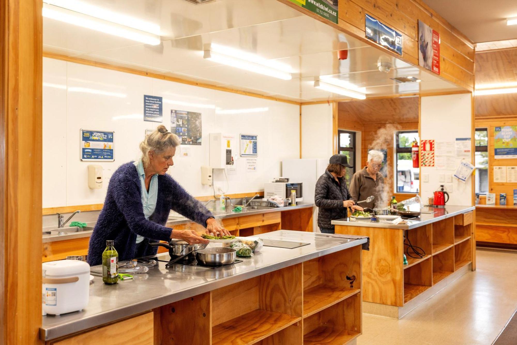 Fox Glacier Top 10 Holiday Park & Motels Buitenkant foto