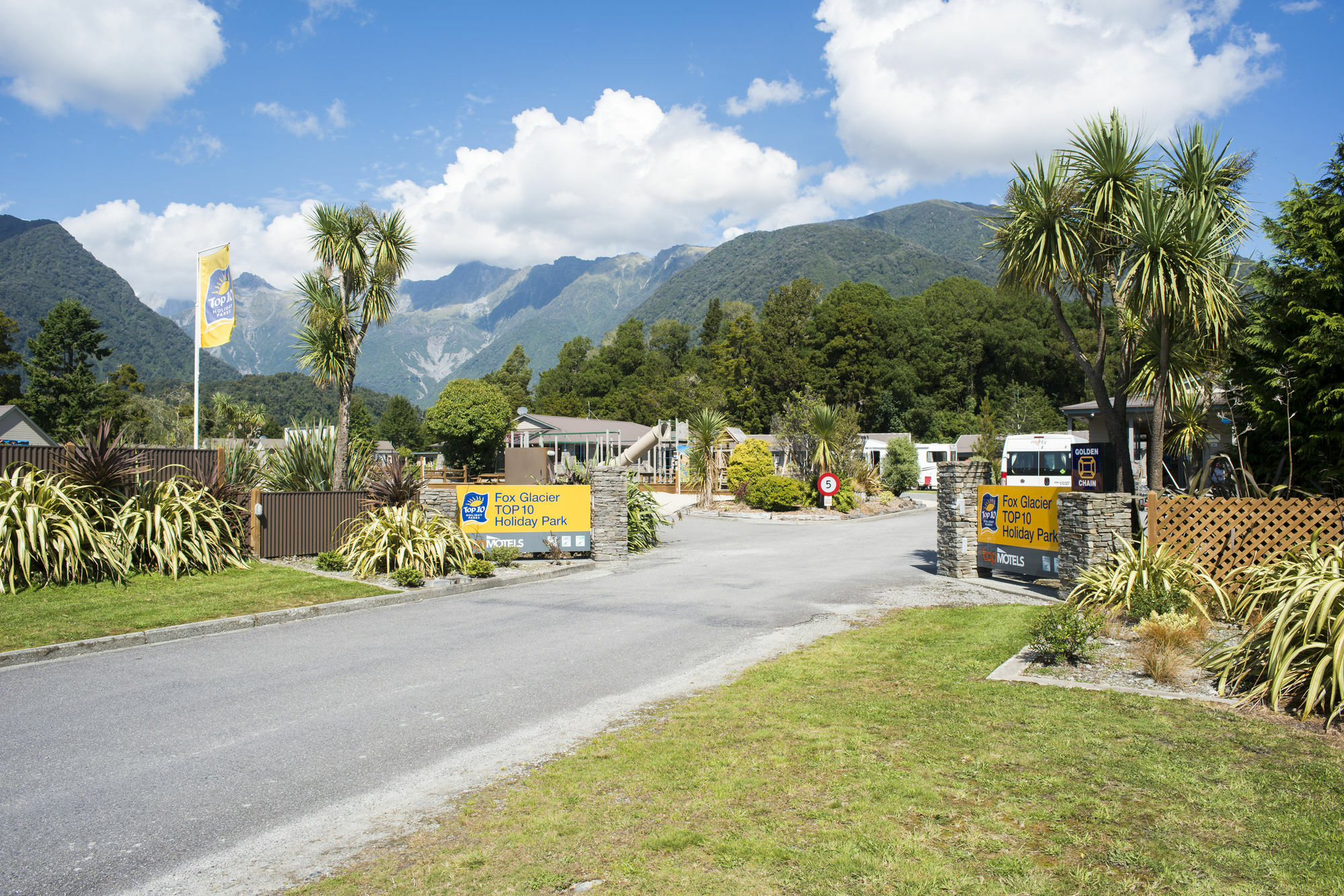 Fox Glacier Top 10 Holiday Park & Motels Buitenkant foto